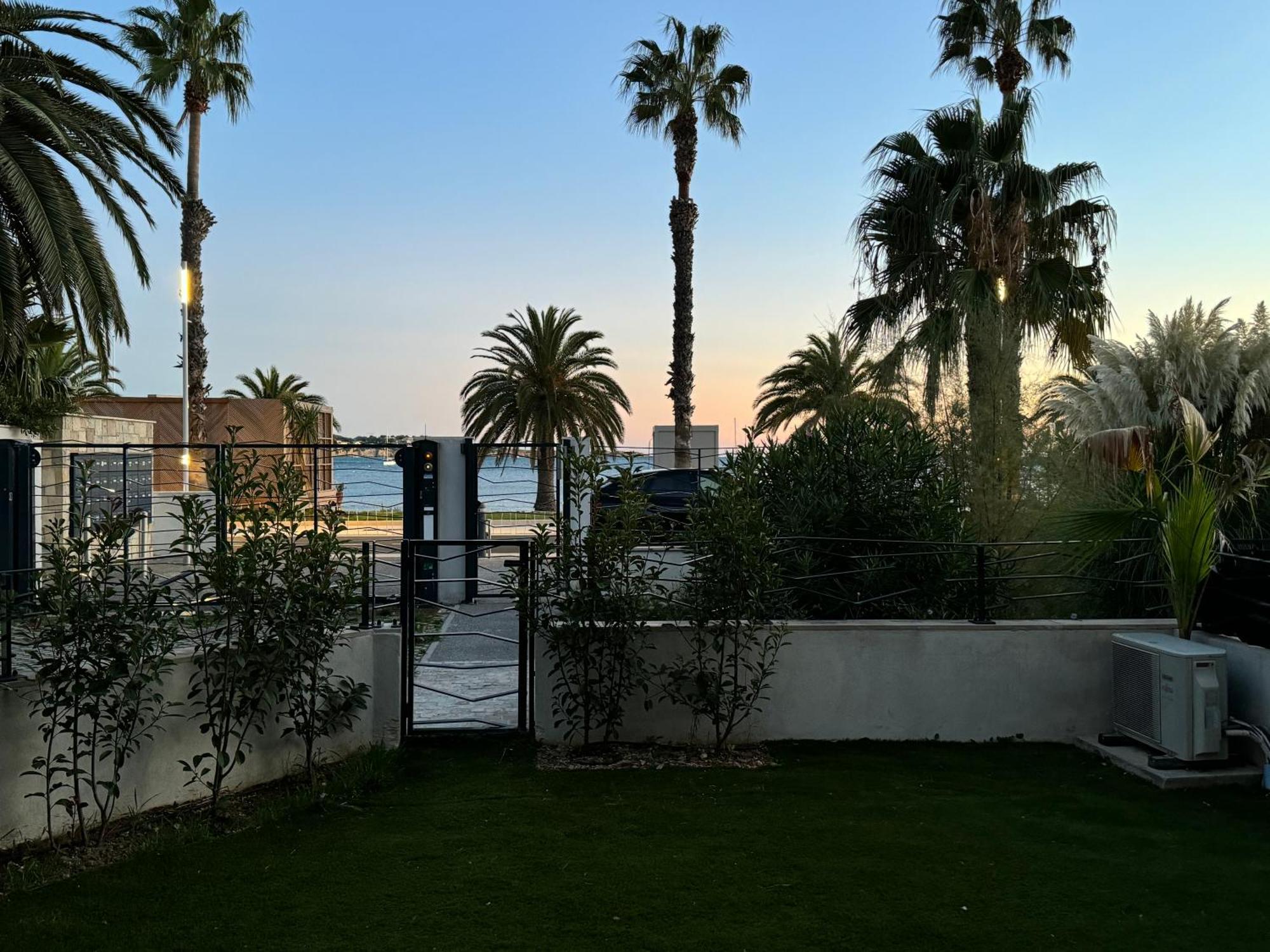 T3 Neuf Avec Terrasse Et Jardin Face A La Mer 邦多勒 外观 照片
